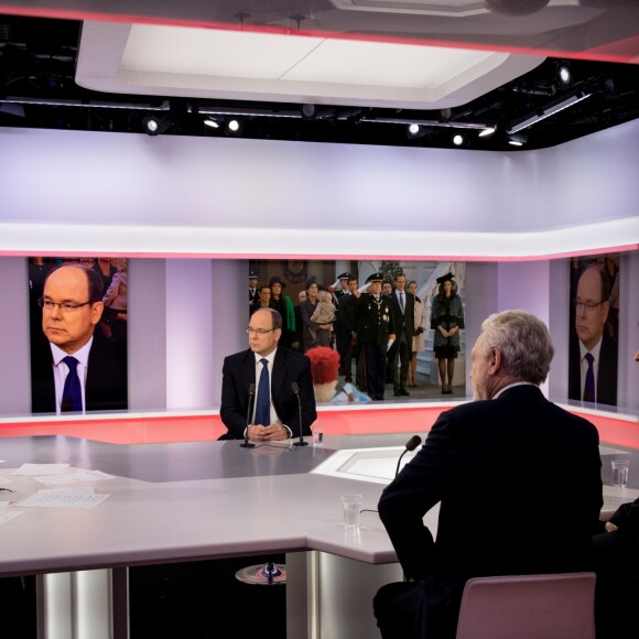 Exclusif - Le prince Albert II de Monaco était le 31 janvier 2018 l'invité en direct de l'émission "Le Journal des Territoires" présentée par Cyril Viguier sur la chaîne Public Sénat, au Sénat, à Paris. © Cyril Moreau/Bestimage