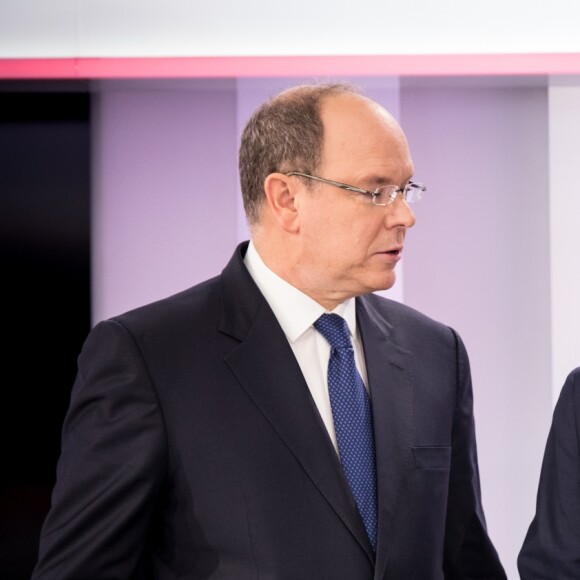 Exclusif - Le prince Albert II de Monaco avec le maire de Nice Christian Estrosi le 31 janvier 2018 sur la plateau de la matinale de Cyril Viguier sur la chaîne Public Sénat, au Sénat, à Paris. © Cyril Moreau/Bestimage