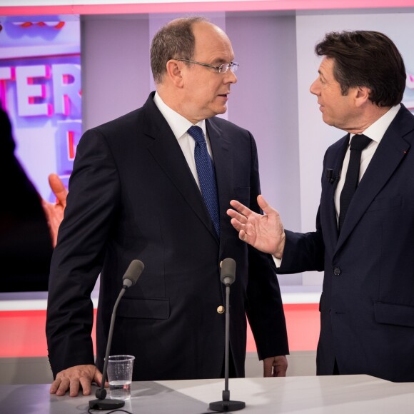 Exclusif - Le prince Albert II de Monaco avec le maire de Nice Christian Estrosi le 31 janvier 2018 sur la plateau de la matinale de Cyril Viguier sur la chaîne Public Sénat, au Sénat, à Paris. © Cyril Moreau/Bestimage