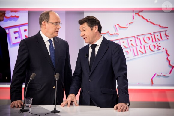 Exclusif - Le prince Albert II de Monaco avec le maire de Nice Christian Estrosi le 31 janvier 2018 sur la plateau de la matinale de Cyril Viguier sur la chaîne Public Sénat, au Sénat, à Paris. © Cyril Moreau/Bestimage