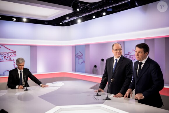 Exclusif - Le prince Albert II de Monaco avec le maire de Nice Christian Estrosi le 31 janvier 2018 sur la plateau de la matinale de Cyril Viguier sur la chaîne Public Sénat, au Sénat, à Paris. © Cyril Moreau/Bestimage