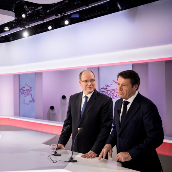 Exclusif - Le prince Albert II de Monaco avec le maire de Nice Christian Estrosi le 31 janvier 2018 sur la plateau de la matinale de Cyril Viguier sur la chaîne Public Sénat, au Sénat, à Paris. © Cyril Moreau/Bestimage