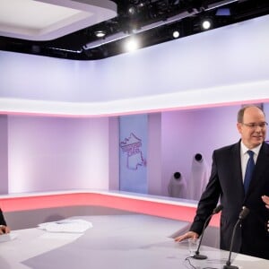 Exclusif - Le prince Albert II de Monaco avec le maire de Nice Christian Estrosi le 31 janvier 2018 sur la plateau de la matinale de Cyril Viguier sur la chaîne Public Sénat, au Sénat, à Paris. © Cyril Moreau/Bestimage