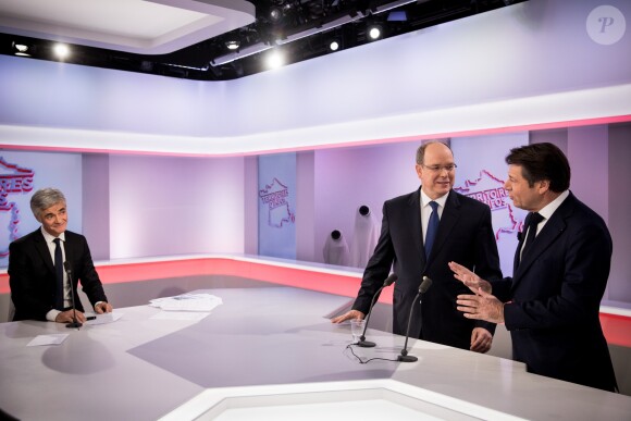 Exclusif - Le prince Albert II de Monaco avec le maire de Nice Christian Estrosi le 31 janvier 2018 sur la plateau de la matinale de Cyril Viguier sur la chaîne Public Sénat, au Sénat, à Paris. © Cyril Moreau/Bestimage