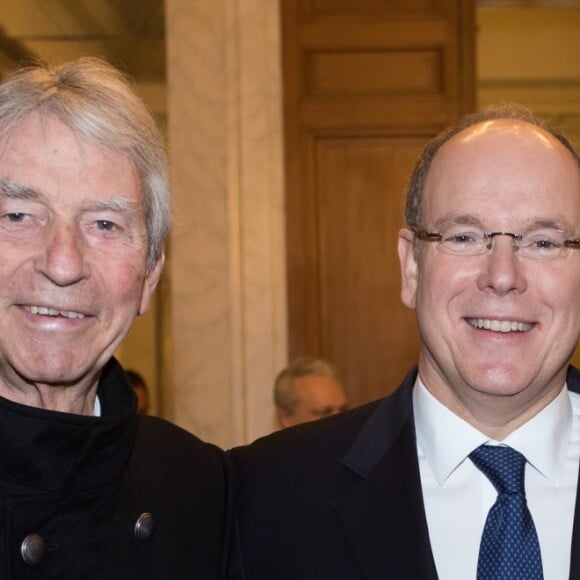 Exclusif - Jean-Claude Narcy, le prince Albert II de Monaco le 31 janvier 2018 au Sénat à Paris en marge de l'émission "Le Journal des Territoires" présentée par Cyril Viguier sur la chaîne Public Sénat, dont le souverain monégasque était l'invité en direct. © Cyril Moreau/Bestimage