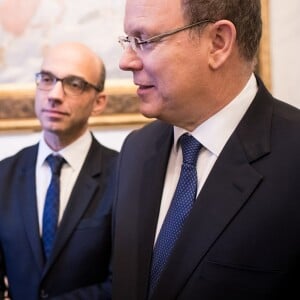 Exclusif - Emmanuel Kessler (président de la chaîne Public Sénat) , le prince Albert II de Monaco le 31 janvier 2018 au Sénat à Paris en marge de l'émission "Le Journal des Territoires" présentée par Cyril Viguier sur la chaîne Public Sénat, dont le souverain monégasque était l'invité en direct. © Cyril Moreau/Bestimage