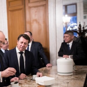 Exclusif - Emmanuel Kessler (président de la chaîne Public Sénat) , le prince Albert II de Monaco, Christian Estrosi (invité de l'émission "Les matins du Sénat" présentée par C.Viguier) prennent un petit-déjeuner après l'émission au bar du Senat - Le prince Albert II de Monaco était invité de l'émission "Le Journal des Territoires" présentée par Cyril Viguier sur la chaine Public Sénat, au Sénat, à Paris le 31 janvier 2018. © Cyril Moreau/Bestimage