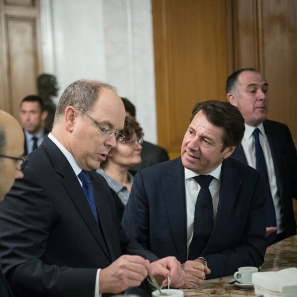 Exclusif - Emmanuel Kessler (président de la chaîne Public Sénat) , le prince Albert II de Monaco, Christian Estrosi (invité de l'émission "Les matins du Sénat" présentée par C.Viguier) prennent un petit-déjeuner après l'émission au bar du Senat - Le prince Albert II de Monaco était invité de l'émission "Le Journal des Territoires" présentée par Cyril Viguier sur la chaine Public Sénat, au Sénat, à Paris le 31 janvier 2018. © Cyril Moreau/Bestimage