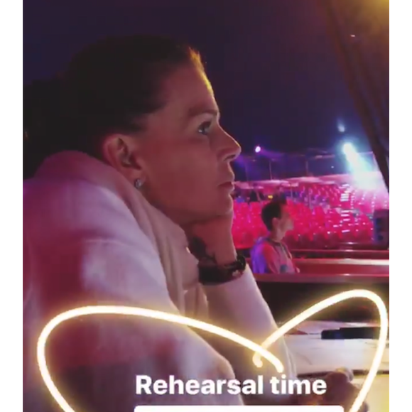 Stéphanie de Monaco filmée le 1er février 2018, jour de son 53e anniversaire, par sa fille Pauline Ducruet lors des répétitions du Festival New Generation sous le chapiteau de Fontvieille à Monte-Carlo, en story Instagram.