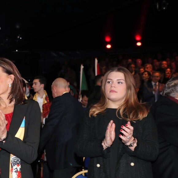 La princesse Stéphanie de Monaco avec ses filles Pauline Ducruet et Camille Gottlieb au 42e Festival International du Cirque de Monte-Carlo, le 20 janvier 2018. © Jean-Charles Vinaj/Pool Monaco/Bestimage