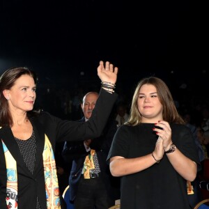 La princesse Stéphanie de Monaco avec ses filles Pauline Ducruet et Camille Gottlieb au 42e Festival International du Cirque de Monte-Carlo, le 19 janvier 2018. © Jean-Charles Vinaj/Pool Monaco/Bestimage