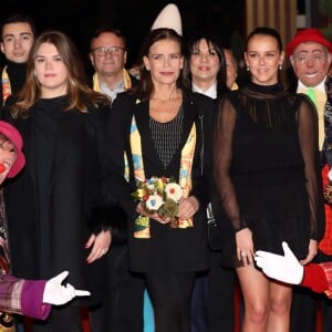 La princesse Stéphanie de Monaco avec ses filles Pauline Ducruet et Camille Gottlieb au 42e Festival International du Cirque de Monte-Carlo, le 19 janvier 2018. © Jean-Charles Vinaj/Pool Monaco/Bestimage