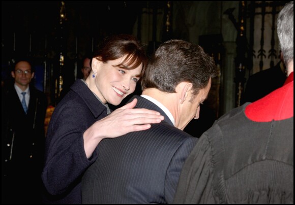 Carla Bruni-Sarkozy et Nicolas Sarkozy au Royaume-Uni, le 26 mars 2008.