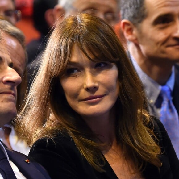 Nicolas Sarkozy et sa femme Carla Bruni-Sarkozy très complices lors d'un meeting à Marseille © Bruno Bebert/Bestimage