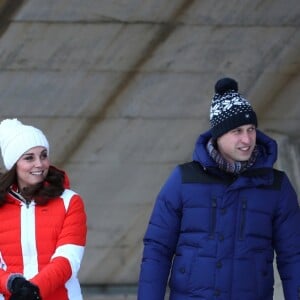 Le prince Haakon de Norvège, La princesse Mette-Marit de Norvège - Le prince William, duc de Cambridge et Catherine Kate Middleton (enceinte) duchesse de Cambridge visitent le site de l'école nationale de saut à ski à Oslo le 2 février 2018.  The Duke and Duchess of Cambridge (both right), Crown Prince Haakon and Princess Mette-Marit arrive to watch junior ski jumpers from Norway's national team take off from the Holmenkollen ski jump in Oslo, Norway, on the final day of their tour of Scandinavia.02/02/2018 - Oslo