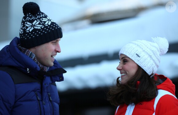 Le prince William, duc de Cambridge et Catherine Kate Middleton (enceinte) duchesse de Cambridge visitent le site de l'école nationale de saut à ski à Oslo le 2 février 2018.  The Duke and Duchess of Cambridge during a visit to watch junior ski jumpers from Norway's national team take off from the Holmenkollen ski jump in Oslo, Norway, on the final day of their tour of Scandinavia.02/02/2018 - Oslo