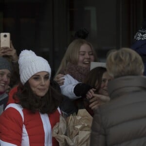 La duchesse Catherine de Cambridge, enceinte, et le prince William ont participé à une animation autour du ski sur la colline d'Holmenkollen à Oslo le 2 février 2018.