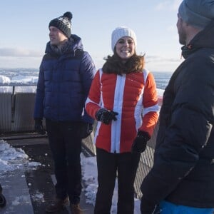 La duchesse Catherine de Cambridge, enceinte, et le prince William ont participé à une animation autour du ski sur la colline d'Holmenkollen à Oslo le 2 février 2018.