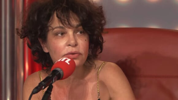 Isabelle Mergault raconte pourquoi elle en veut à Laurent Baffie dans Les Grosses Têtes sur RTL, 2016.