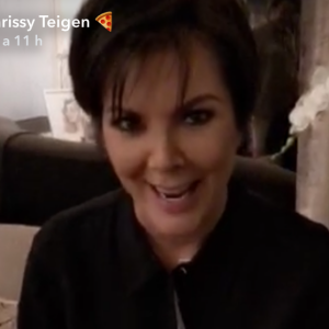 Kris Jenner chez Chrissy Teigen et John Legend le 4 février 2018. La momager du clan Kardashian venait de casser accidentellement la table du couple.