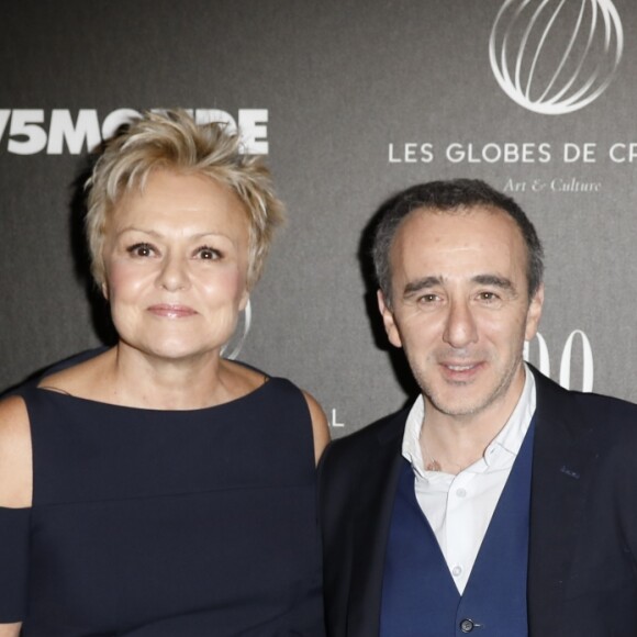 Muriel Robin, Elie Seimoun - Photocall - 12ème cérémonie des Globes de Cristal au Lido à Paris, le 12 février 2018. © Rachid Bellak / Pool / Bestimage