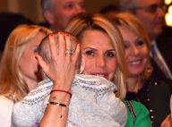 Laura Tenoudji, sa fille Bianca dans les bras, devant un Christian Estrosi fier