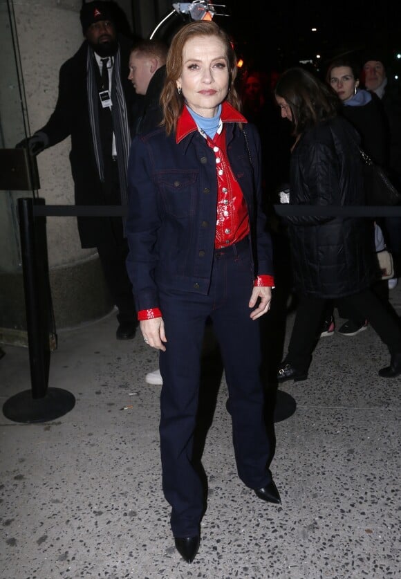 Isabelle Huppert - Défilé de mode CALVIN KLEIN 205W39NYC (collection automne-hiver 2018-2019) à New York, le 13 février 2018.