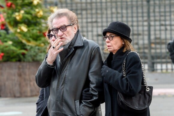 Eddy Mitchell, sa femme Muriel - Sorties de l'église de la Madeleine après les obsèques de Johnny Hallyday à Paris, le 9 décembre 2017. © Coadic Guirec/Bestimage