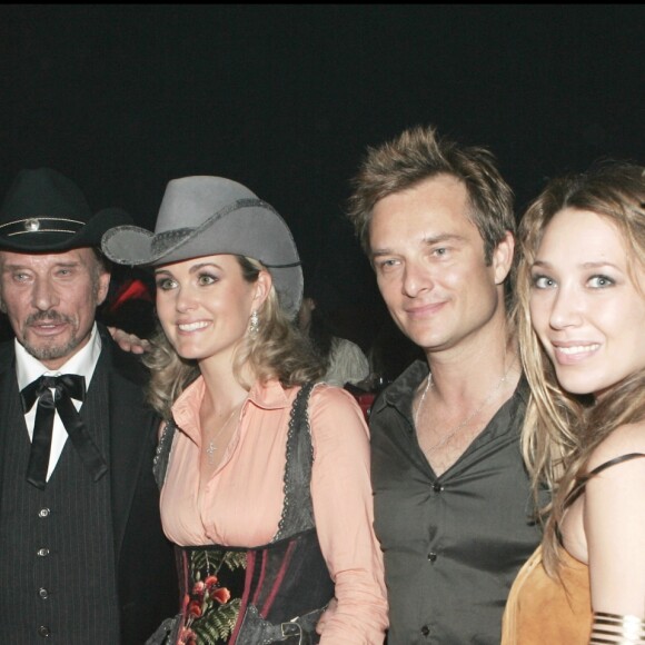 Exclusif - Eddy Mitchell, Johnny Hallyday, Laeticia Hallyday, David Hallyday, Laura Smet et Jean Rochefort aux 10 ans de mariage de Johnny et Laeticia Hallyday au Cirque Phenix au Bois de Boulogne en mars 2006