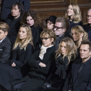 Darina Scotti, Emma Smet, Cameron Smet, Ilona Smet, Nathalie Baye, Laura Smet, David Hallyday, Sylvie Vartan, Eddy Mitchell, sa femme Muriel, sa fille Maryline, Estelle Lefébure, Alexandra Pastor, Bernard Montiel aux obsèques de Johnny Hallyday à Paris. Le 9 décembre 2017