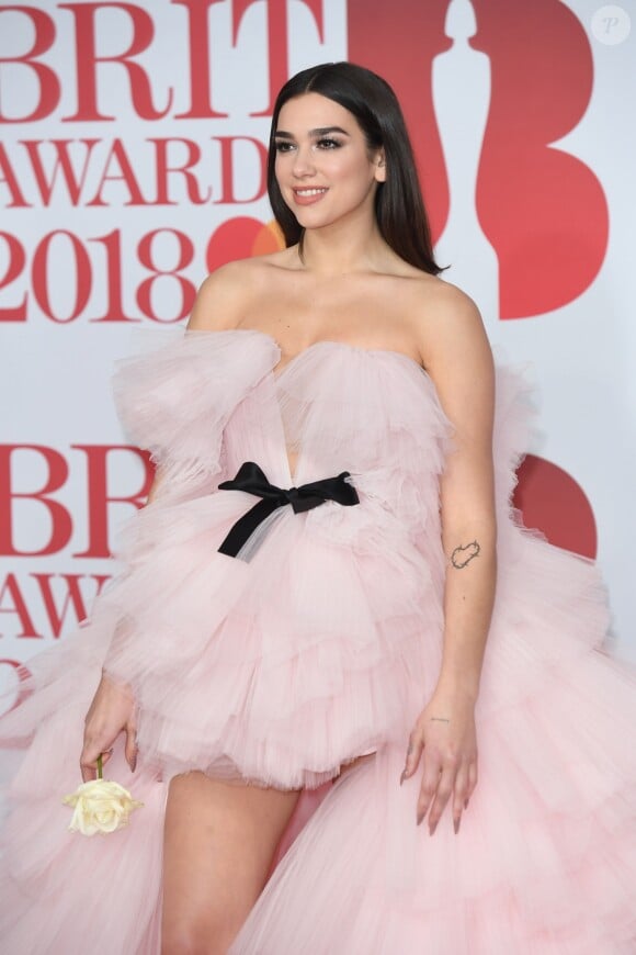 Dua Lipa lors de la soirée des 38ème Brit Awards à l'O2 Arena à Londres le 21 février 2018.