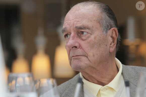 Jacques Chirac deguste des crevettes avec sa femme Bernadette, Maryvonne Pinault et un ami au restaurant Le Girelier a Saint Tropez le 4 octobre 2013.