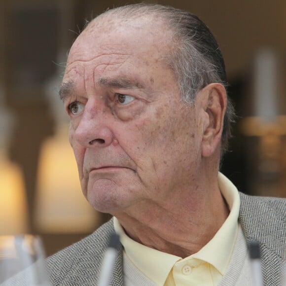 Jacques Chirac deguste des crevettes avec sa femme Bernadette, Maryvonne Pinault et un ami au restaurant Le Girelier a Saint Tropez le 4 octobre 2013.