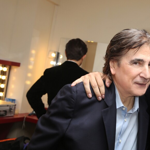 Exclusif - Frédéric Lama et son papa Serge Lama - Après son troisième et dernier concert au Grand Rex, Serge Lama reçoit ses amis dans sa loge du Rex à Paris le 13 Octobre.