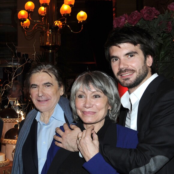 Exclusif - Serge Lama, sa femme Michèle (Michèle Chauvier) et leur fils Frédéric - Serge Lama a fêté son 70eme anniversaire entouré de ses proches au restaurant "Le Grand Colbert" à Paris, apres avoir triomphé sur la scène de l'Olympia pour ses 50 ans de carriere. Le 11 fevrier 2013.