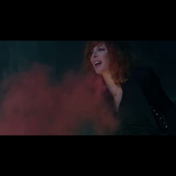 Mylène Farmer dans le clip de Rolling Stone