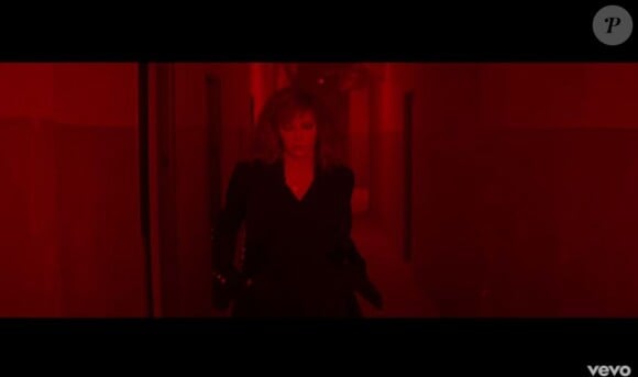 Mylène Farmer dans le clip de Rolling Stone