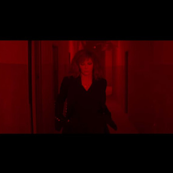 Mylène Farmer dans le clip de Rolling Stone