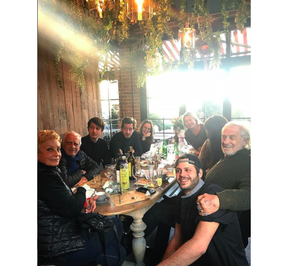 Le clan Belmondo rassemblé au restaurant Il Carorosso à Saint-Cloud le 25 février 2018