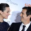 Marion Cotillard, habillée par Dior, et Guillaume Canet lors de la présentation du film Blood Ties au Festival du film international de Toronto le 9 septembre 2013