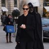 Rosie Huntington-Whiteley arrive à l'hôtel Ritz à Paris le 26 février 2018.