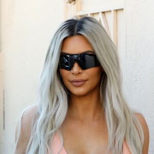 Kim Kardashian et sa sœur sont allées déjeuner avec leur mère K. Jenner au restaurant Carousel à Los Angeles, le 15 février 2018  Kim Kardashian and sister get together for a day of filming at their favorite restaurant, Carousel in Hollywood with their mother K. Jenner. The family has been going their since they were little kids. 15th february 201815/02/2018 - Los Angeles