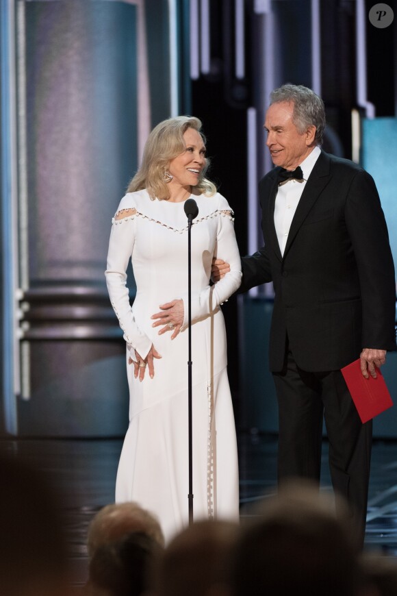 Warren Beatty et Faye Dunaway - Intérieur - Erreur monumentale aux Oscars: le mauvais gagnant annoncé au Hollywood & Highland Center à Hollywood, le 26 février 2017 ©A.M.P.A.S/Zuma/Bestimage