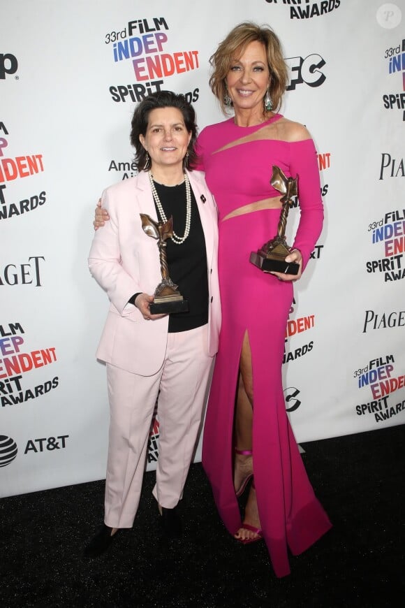 Tatiana S. Riegel, Allison Janney à la press room du 33e Independent Spirit Awards à Santa Monica, le 3 février 2018