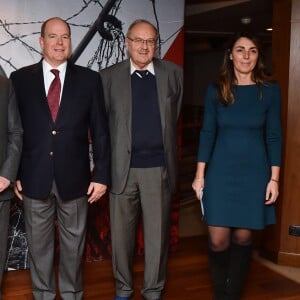 Le prince Albert II de Monaco avec Frédéric Laurent et Geneviève Berti (directrice du Centre de presse de la principauté) lors de la présentation au théâtre Princesse Grace le 1 mars 2018 du film documentaire "Monaco et la Guerre", réalisé par Frédéric Laurent. Un document qui a nécessité trois ans de travail et inclut les témoignages d'une trentaine de Monégasques. Ce film documentaire sera diffusé sur la chaine de Monaco Info. © Bruno Bebert / Pool retreint Monaco / Bestimage-Crystal