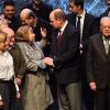 Le prince Albert II de Monaco réuni sur scène avec les témoins lors de la présentation au théâtre Princesse Grace le 1 mars 2018 du film documentaire "Monaco et la Guerre", réalisé par Frédéric Laurent. Un document qui a nécessité trois ans de travail et inclut les témoignages d'une trentaine de Monégasques. Ce film documentaire sera diffusé sur la chaine de Monaco Info. © Bruno Bebert / Pool retreint Monaco / Bestimage-Crystal