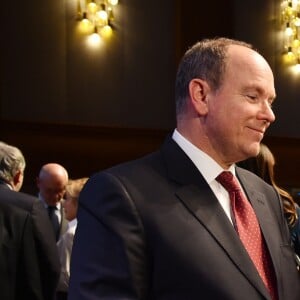 Le prince Albert II de Monaco a rencontré des témoins et leurs proches lors de la présentation au théâtre Princesse Grace le 1 mars 2018 du film documentaire "Monaco et la Guerre", réalisé par Frédéric Laurent. Un document qui a nécessité trois ans de travail et inclut les témoignages d'une trentaine de Monégasques. Ce film documentaire sera diffusé sur la chaine de Monaco Info. © Bruno Bebert / Pool retreint Monaco / Bestimage-Crystal