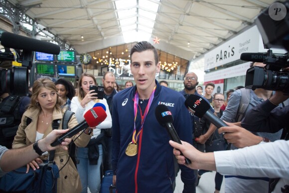 Pierre-Ambroise Bosse arrive Gare du Nord à Paris le 12 août 2017 après son titre de champion du monde du 800m à Londres.