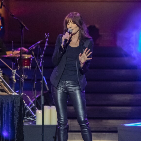 Carla Bruni-Sarkozy en concert au palais de la musique catalane à Barcelone, le 12 janvier 2018.