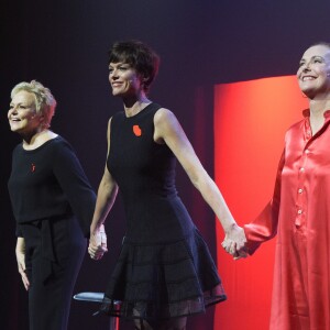 Muriel Robin, Anne Le Nen et Carole Bouquet lors de la représentation de la pièce "Les Monologues du Vagin" à Bobino. Paris, le 8 mars 2018. © Guirec Coadic/Bestimage